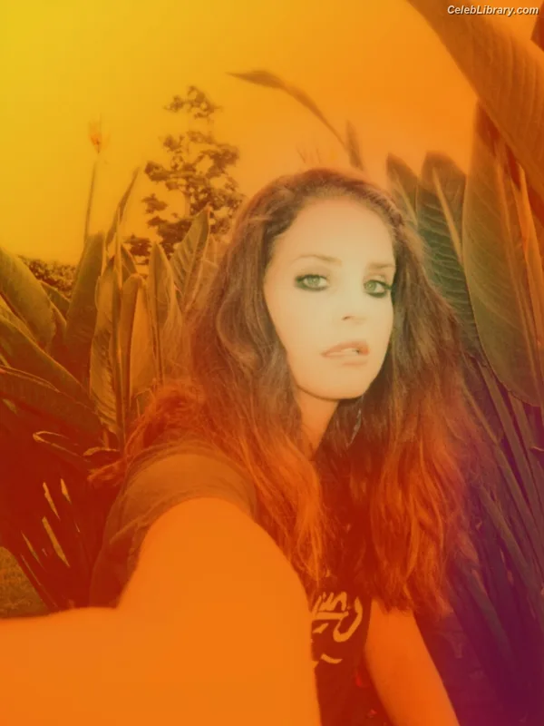 Lana Del Rey photo 4 of 559