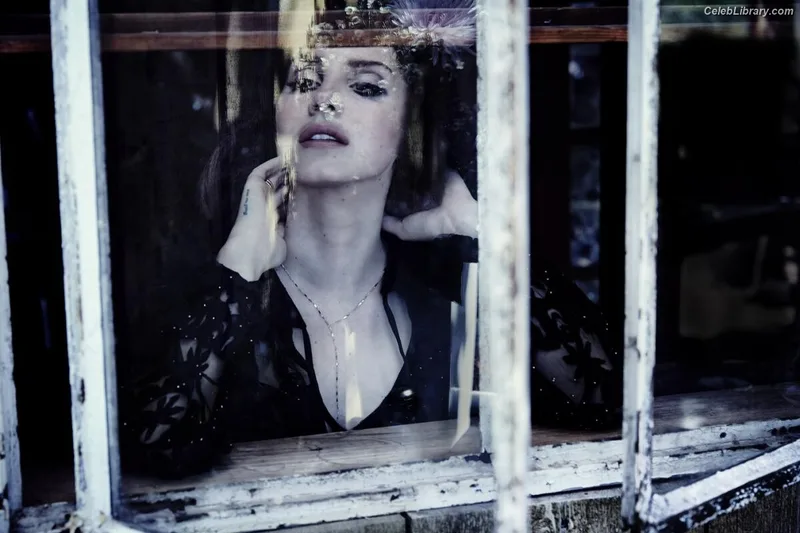 Lana Del Rey photo 6 of 559