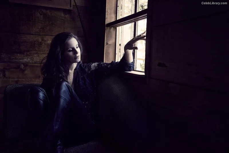 Lana Del Rey photo 8 of 559