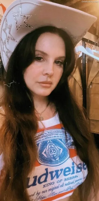 Lana Del Rey photo 23 of 559