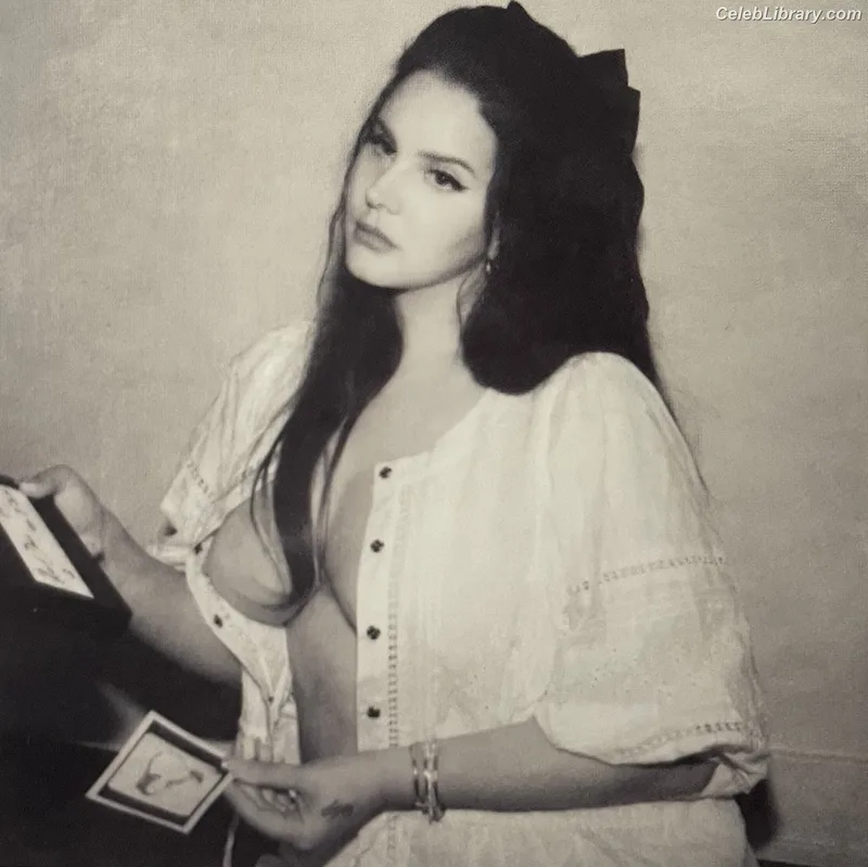 Lana Del Rey photo 7 of 559