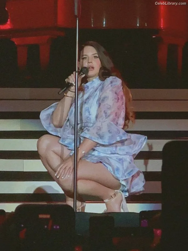 Lana Del Rey photo 9 of 559