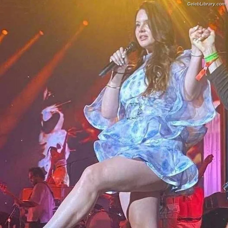 Lana Del Rey photo 10 of 559