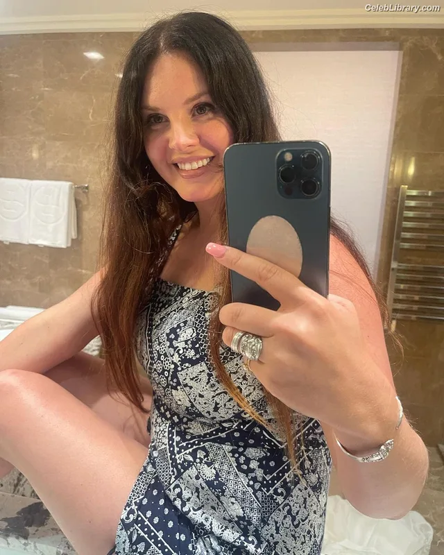 Lana Del Rey photo 18 of 559