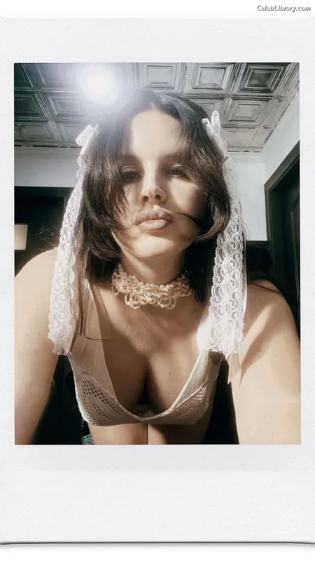 Lana Del Rey photo 20 of 559