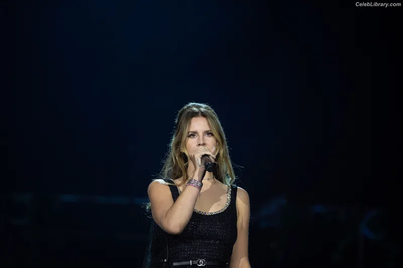 Lana Del Rey photo 24 of 559