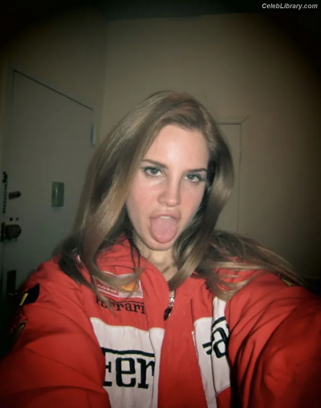 Lana Del Rey photo 4 of 559