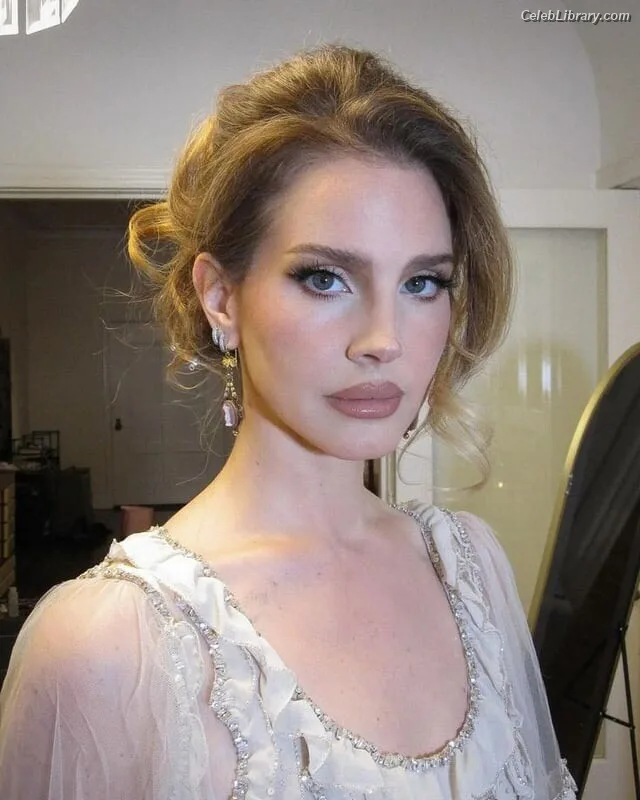 Lana Del Rey photo 5 of 559