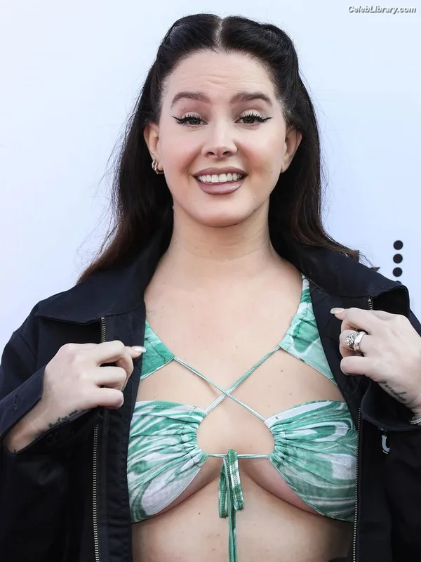 Lana Del Rey photo 8 of 559