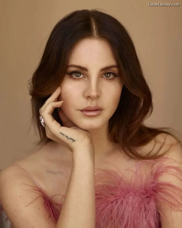 Lana Del Rey photo 17 of 559