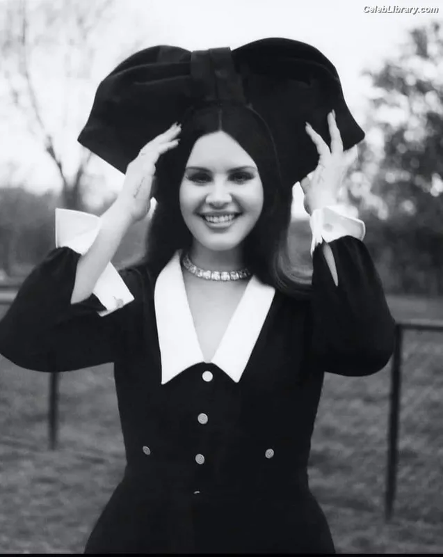 Lana Del Rey photo 24 of 559