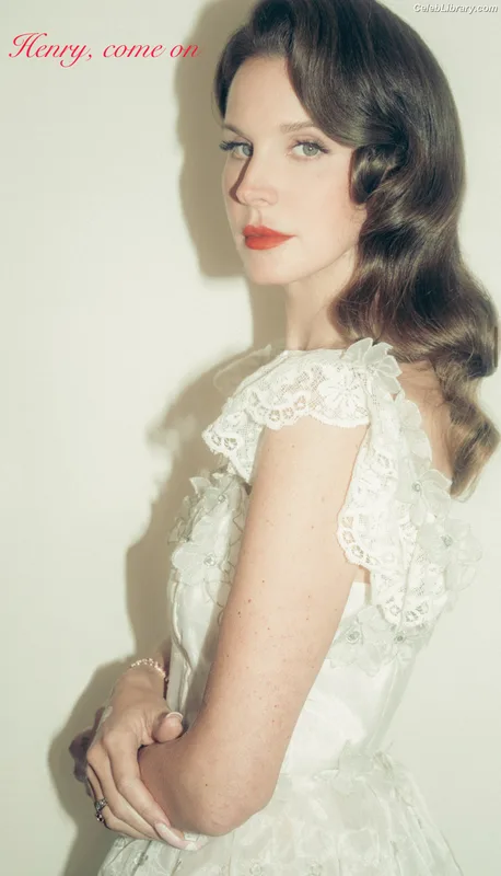 Lana Del Rey photo 12 of 559