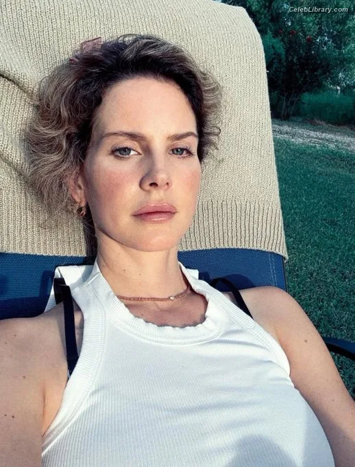 Lana Del Rey photo 2 of 559