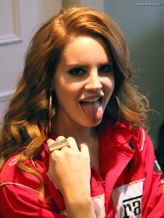 Lana Del Rey photo 6 of 559