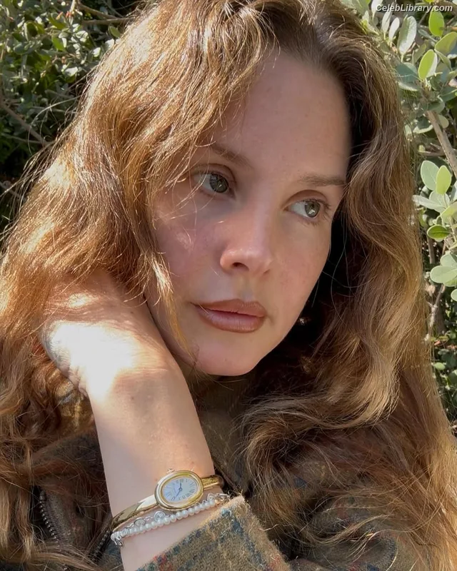 Lana Del Rey photo 14 of 559