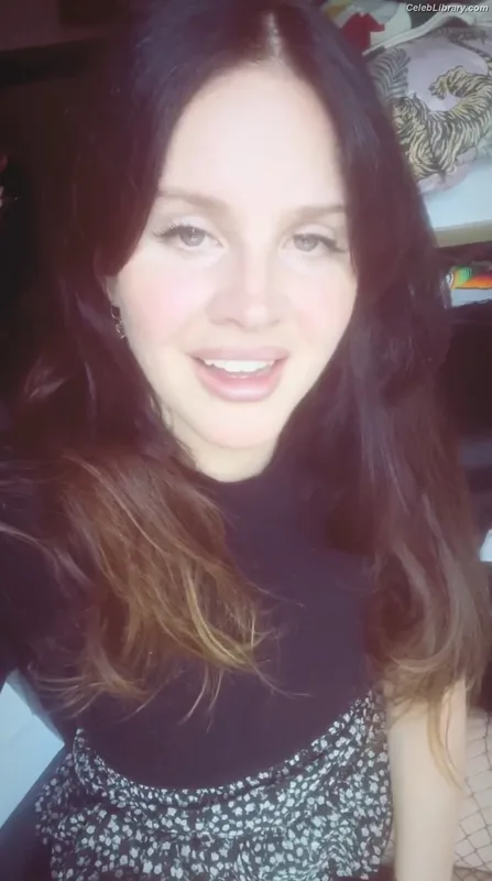 Lana Del Rey photo 9 of 559