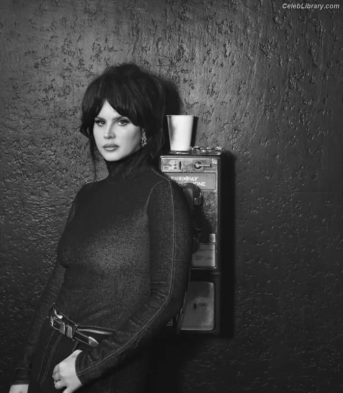 Lana Del Rey photo 13 of 559