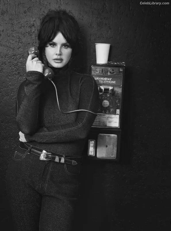 Lana Del Rey photo 14 of 559