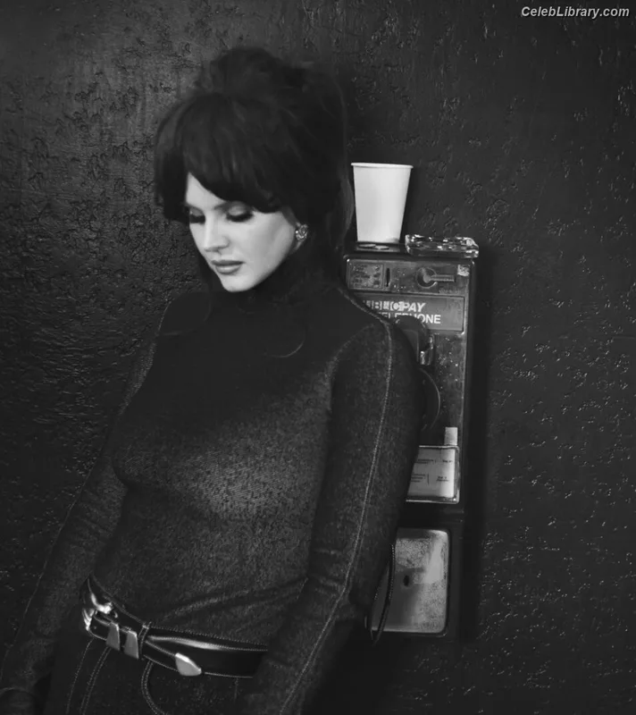 Lana Del Rey photo 17 of 559