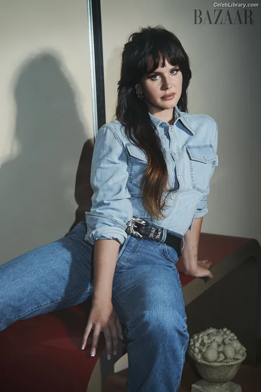 Lana Del Rey photo 19 of 559