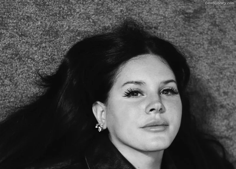 Lana Del Rey photo 1 of 559