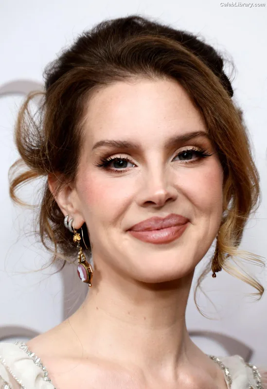 Lana Del Rey photo 12 of 559