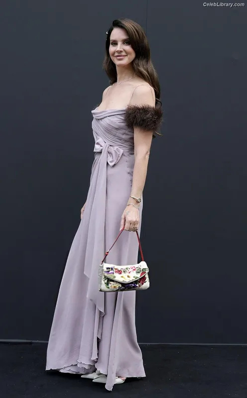Lana Del Rey photo 15 of 559