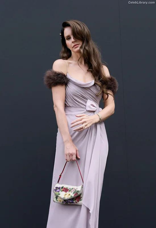 Lana Del Rey photo 18 of 559