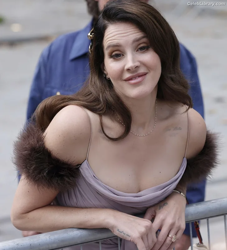 Lana Del Rey photo 23 of 559