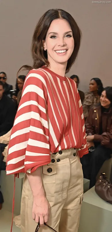 Lana Del Rey photo 2 of 559