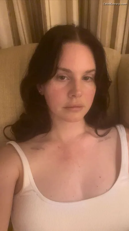 Lana Del Rey photo 12 of 559