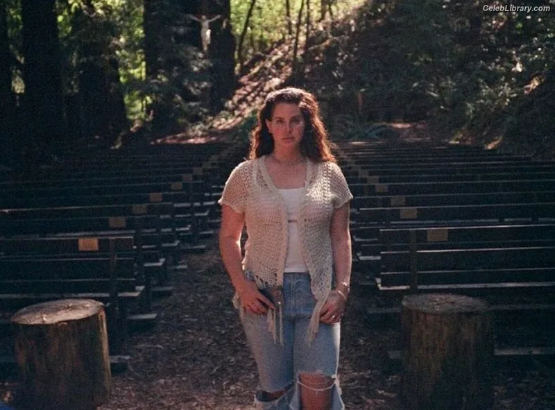 Lana Del Rey photo 13 of 559