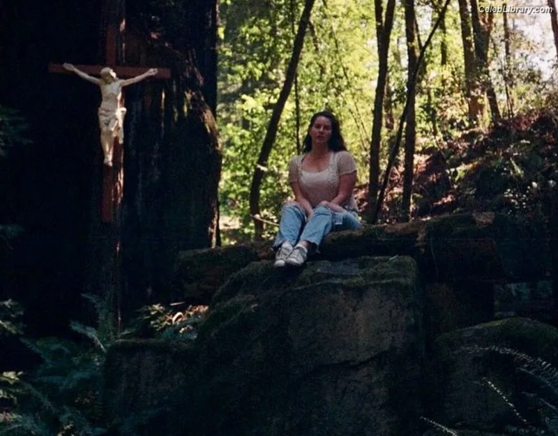 Lana Del Rey photo 15 of 559