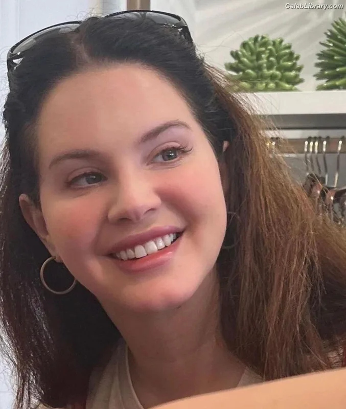 Lana Del Rey photo 18 of 559