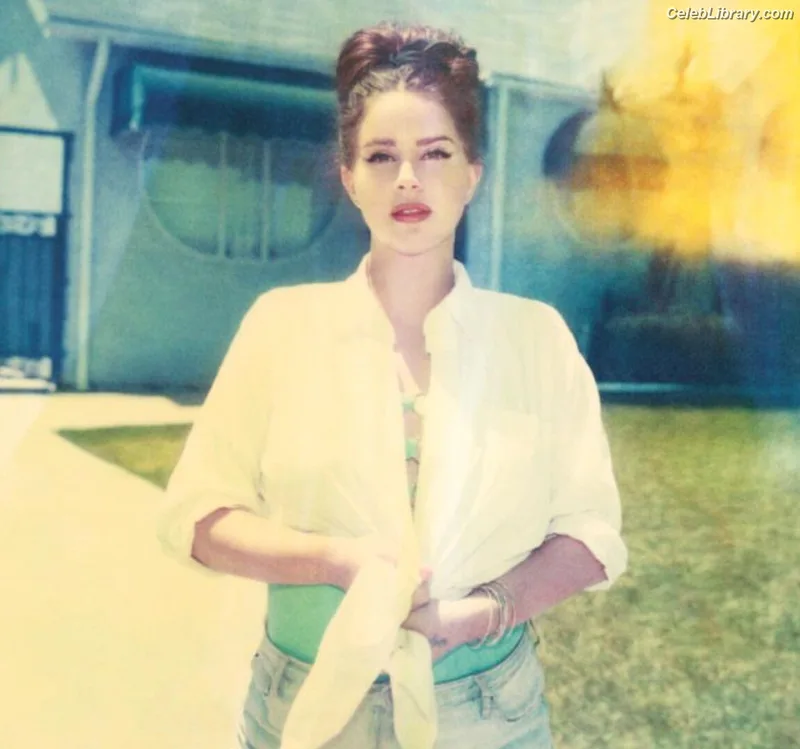 Lana Del Rey photo 20 of 559