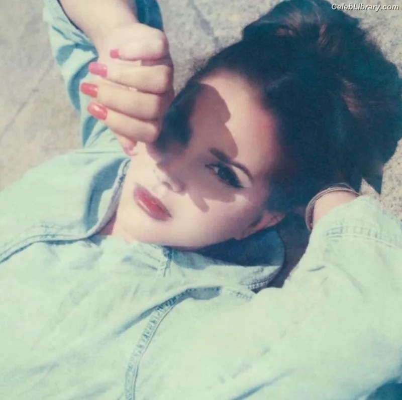 Lana Del Rey photo 21 of 559