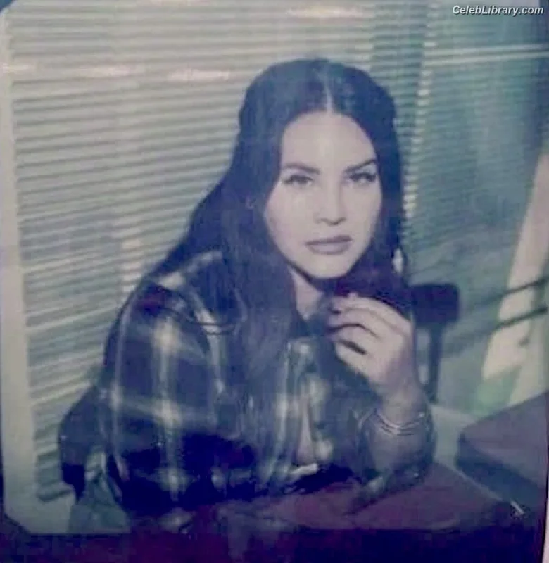 Lana Del Rey photo 23 of 559