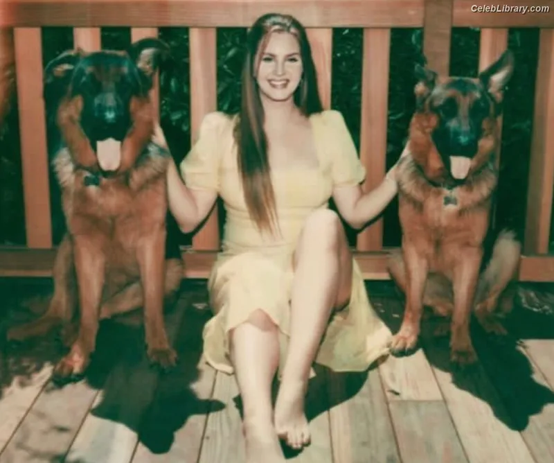 Lana Del Rey photo 24 of 559