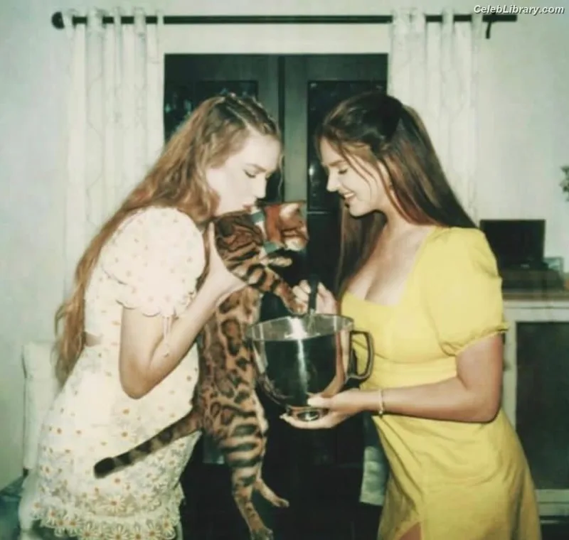 Lana Del Rey photo 1 of 559