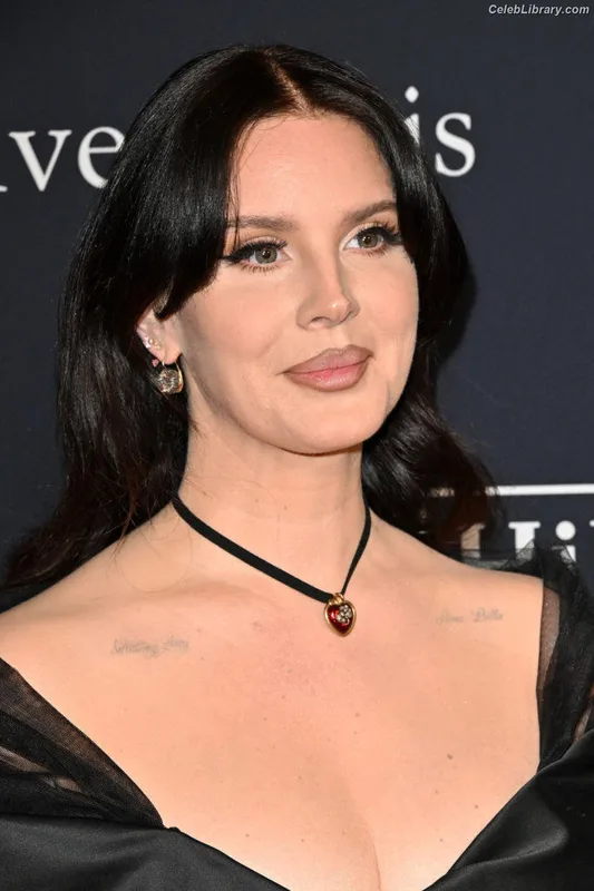 Lana Del Rey photo 8 of 559