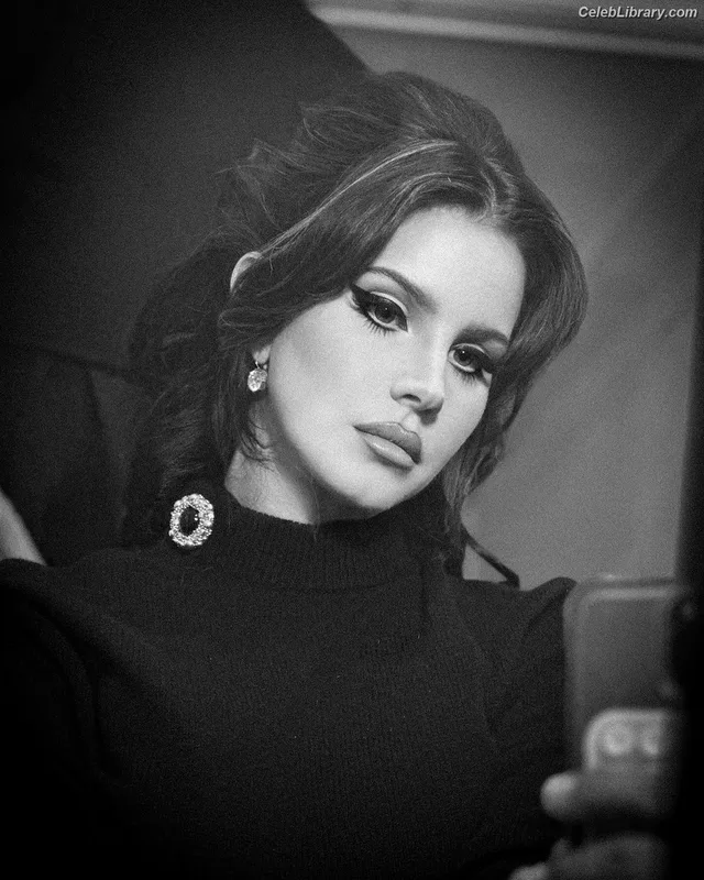 Lana Del Rey photo 7 of 559