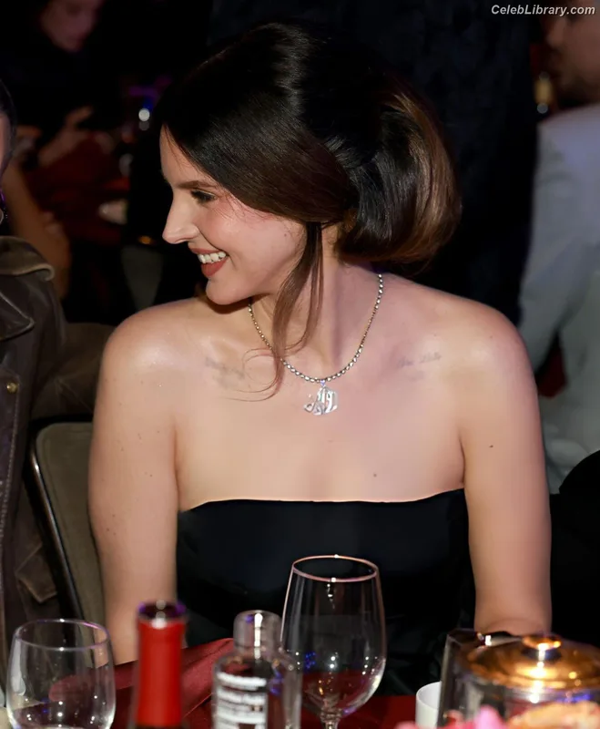 Lana Del Rey photo 3 of 559