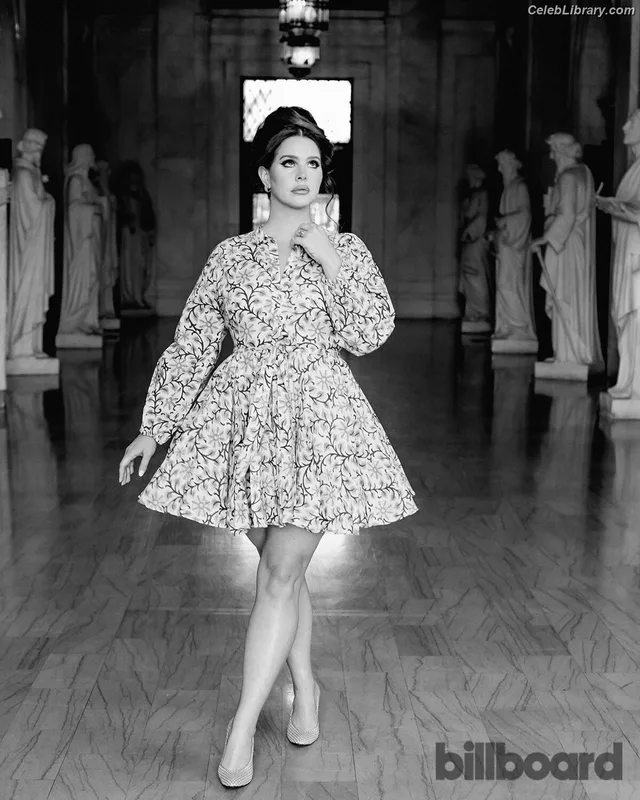 Lana Del Rey photo 5 of 559