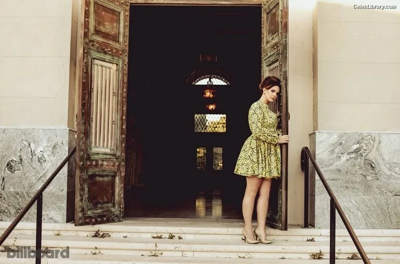 Lana Del Rey photo 7 of 559