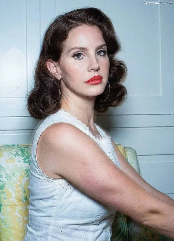 Lana Del Rey photo 12 of 559