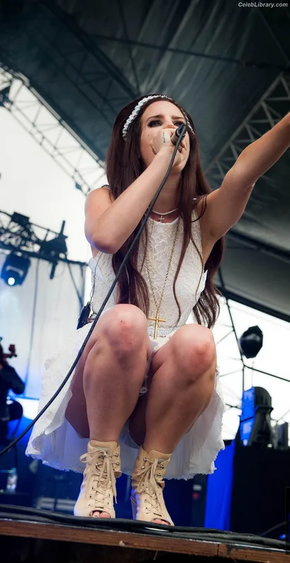 Lana Del Rey photo 15 of 559
