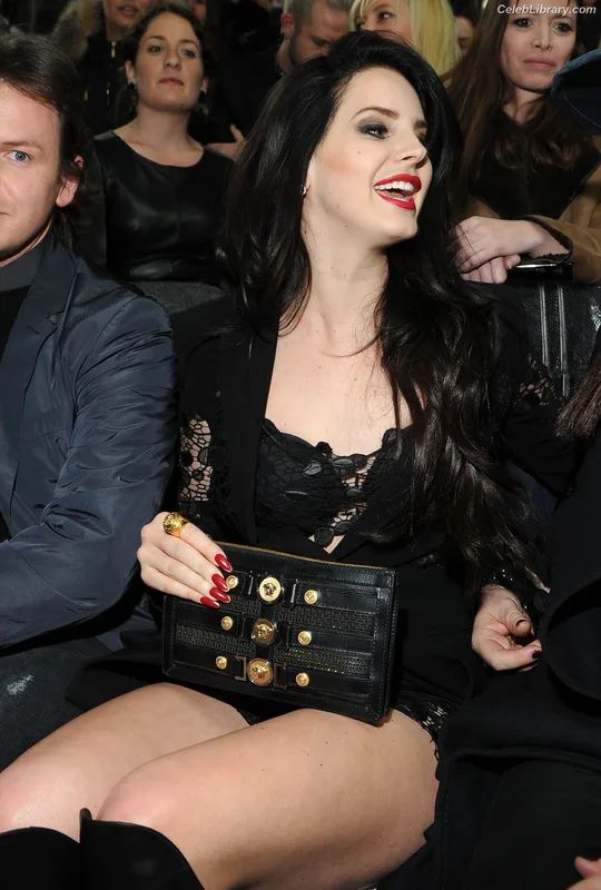 Lana Del Rey photo 2 of 559