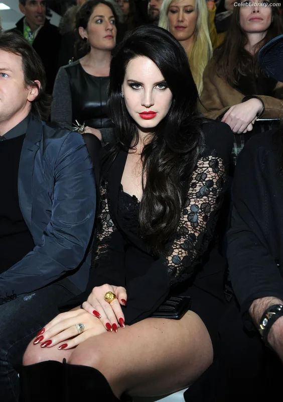 Lana Del Rey photo 3 of 559