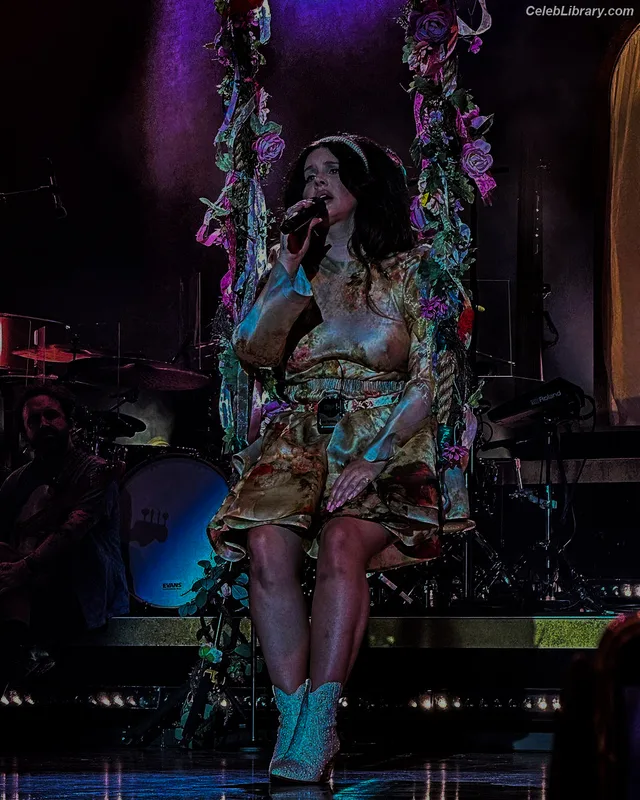 Lana Del Rey photo 14 of 559