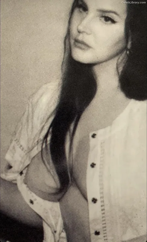 Lana Del Rey photo 20 of 559